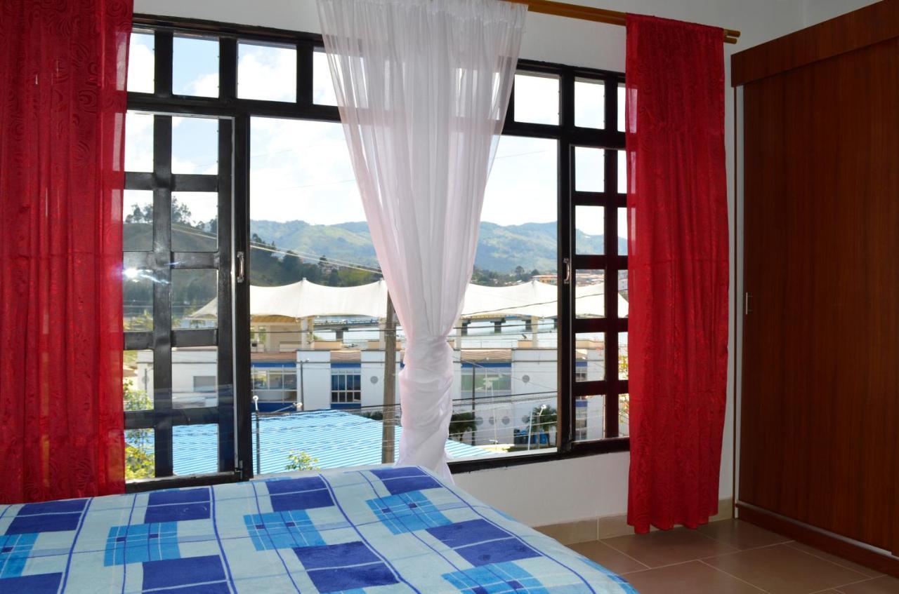 ホテル Balcones De La Casona Guatapé エクステリア 写真