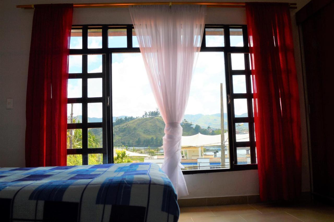 ホテル Balcones De La Casona Guatapé エクステリア 写真