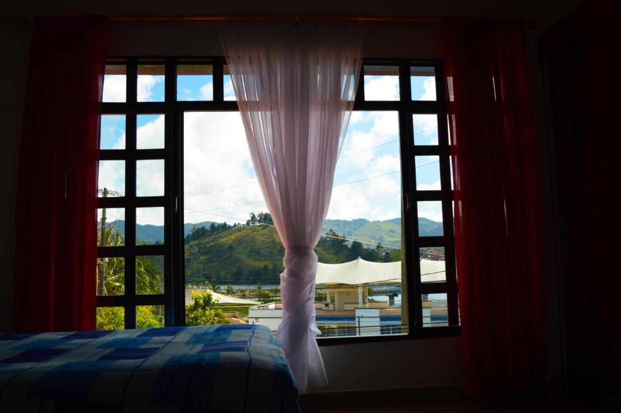 ホテル Balcones De La Casona Guatapé エクステリア 写真
