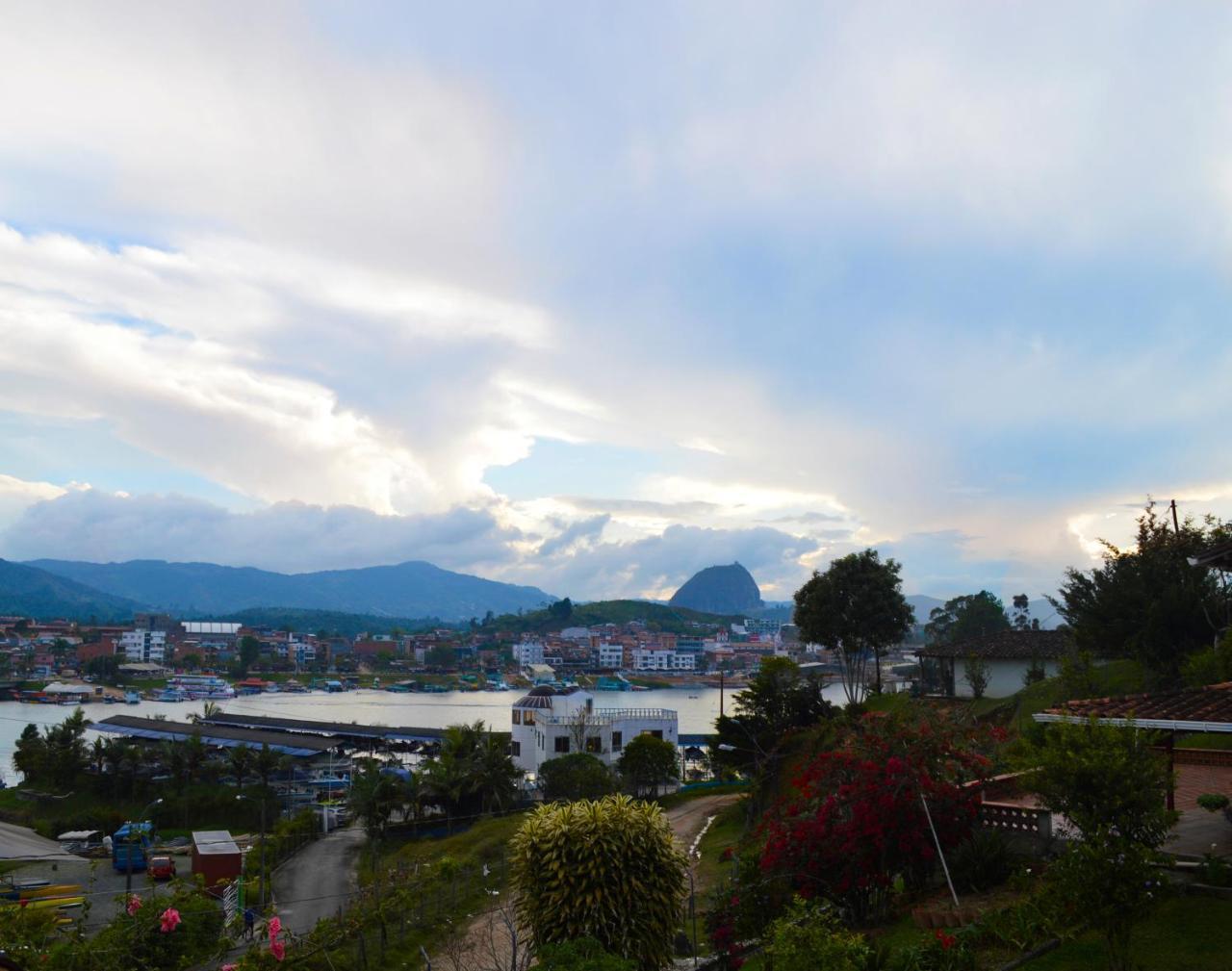 ホテル Balcones De La Casona Guatapé エクステリア 写真